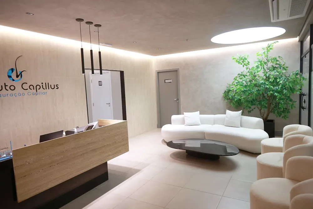 Recepção e lounge do Instituto Capillus
