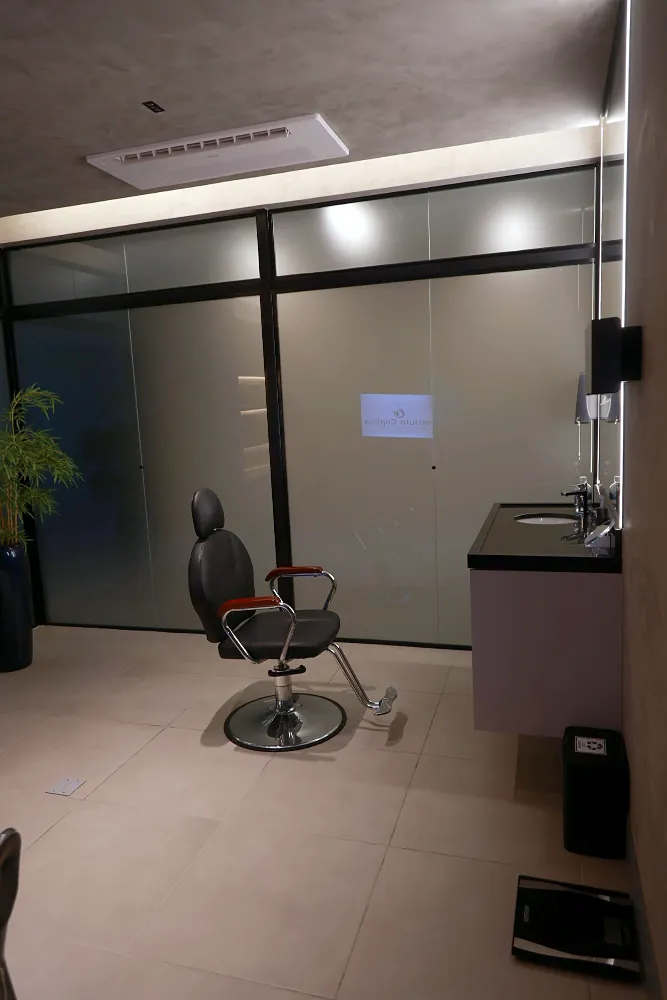 Sala de avaliação capilar do Instituto Capillus